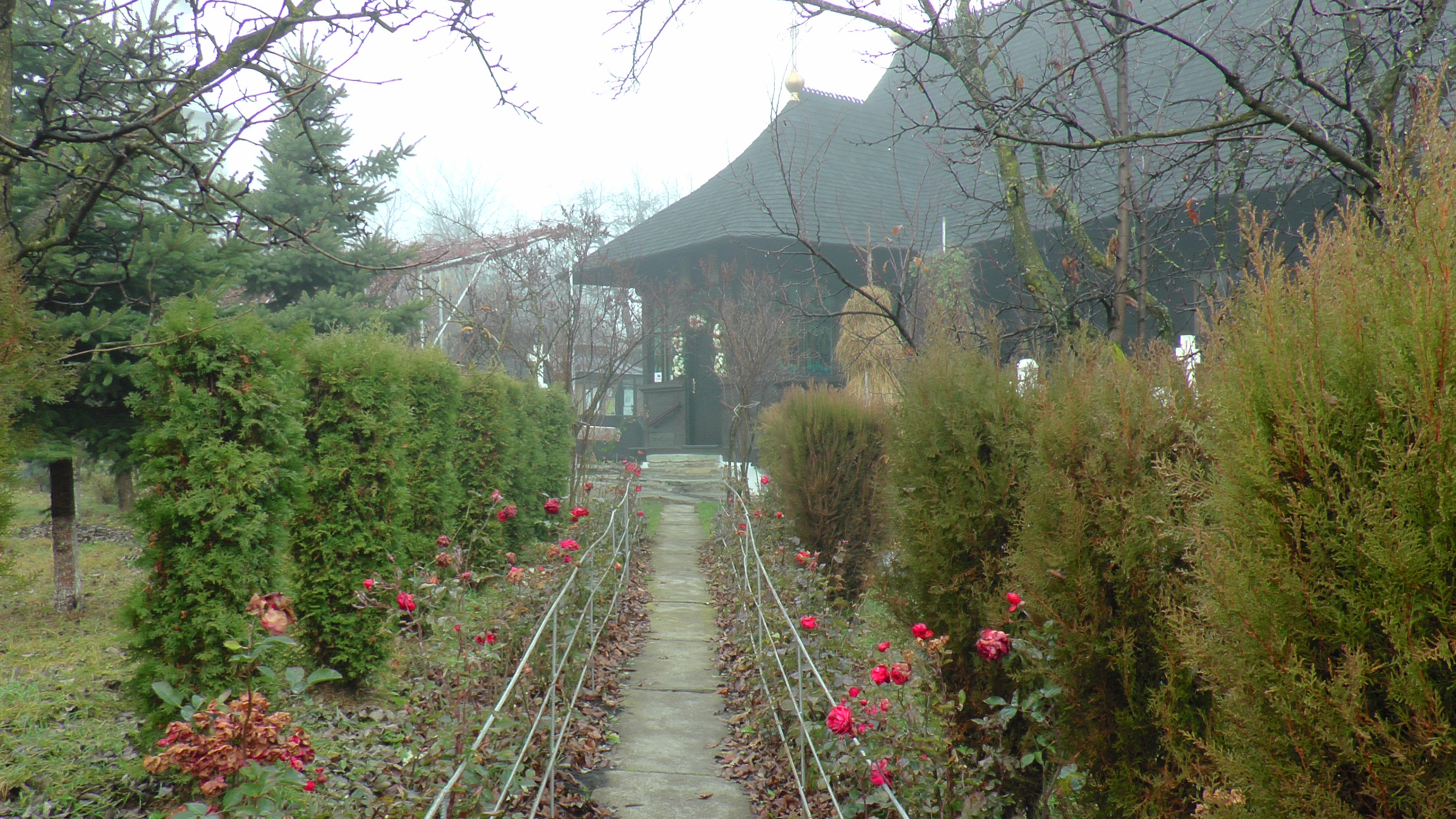 Sfinţii Mari Mucenici Mercurie şi Ecaterina, cinstiţi la biserica voievodală din Rădăşeni