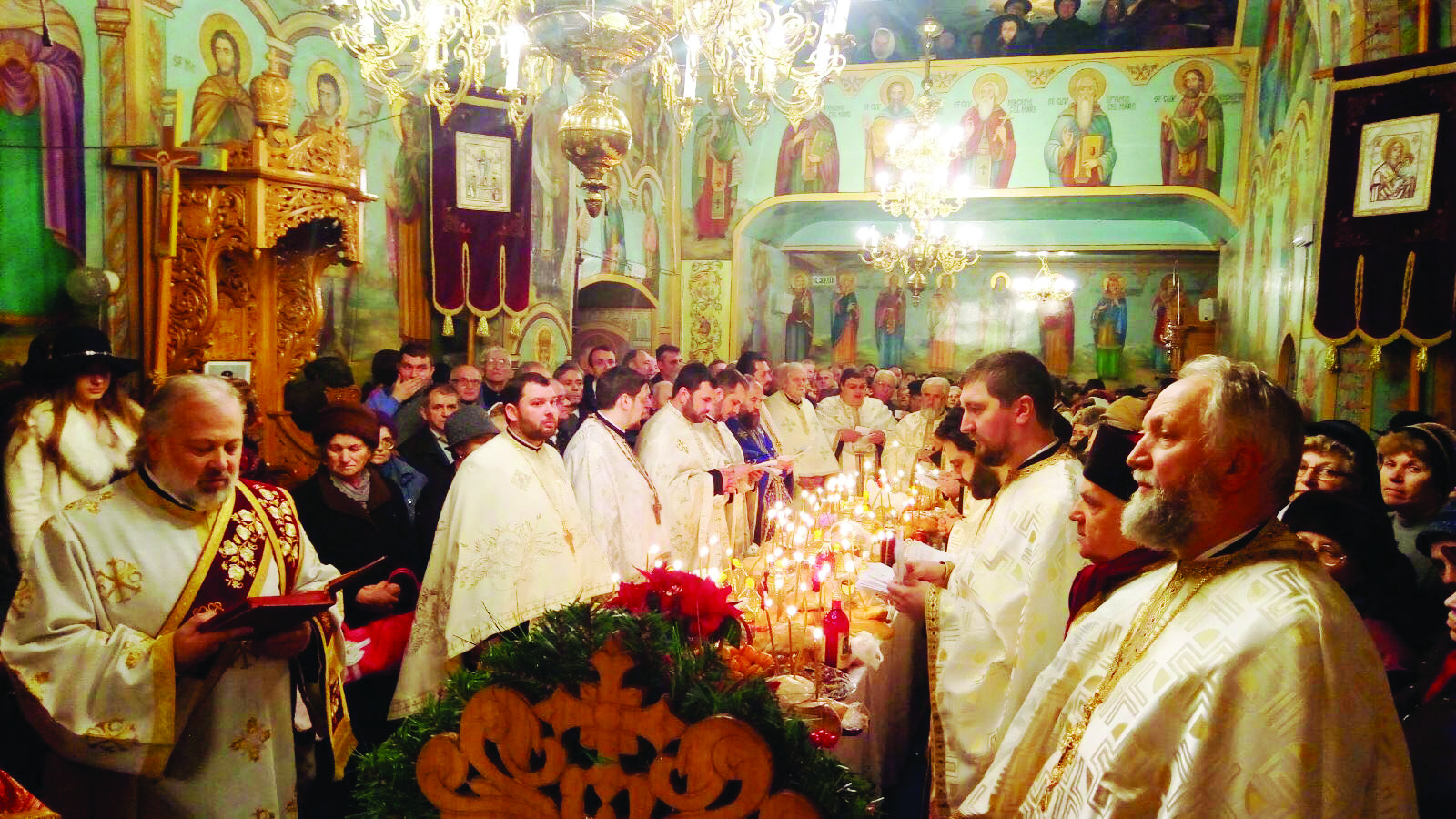 Sfântul Nicolae serbat de sute de credincioşi la poalele Cozlei