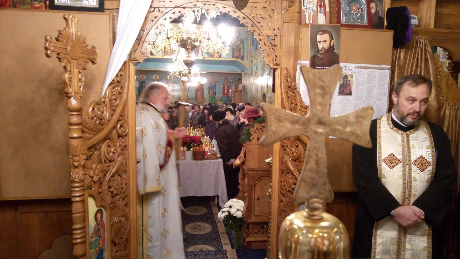 Sfântul Nicolae serbat de sute de credincioşi la poalele Cozlei