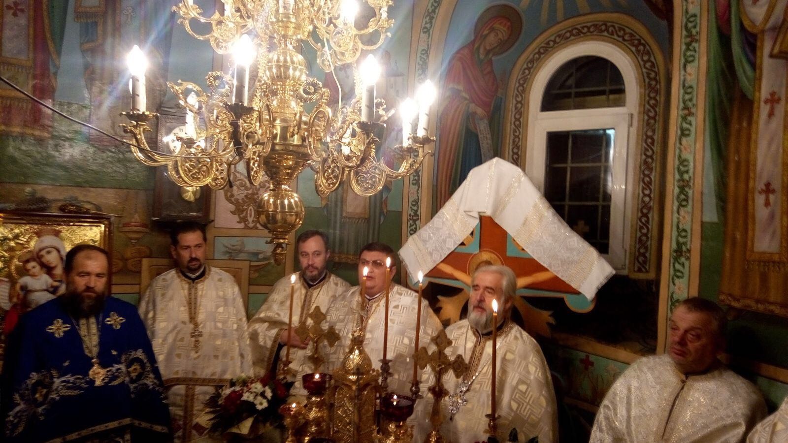 Sfântul Nicolae serbat de sute de credincioşi la poalele Cozlei