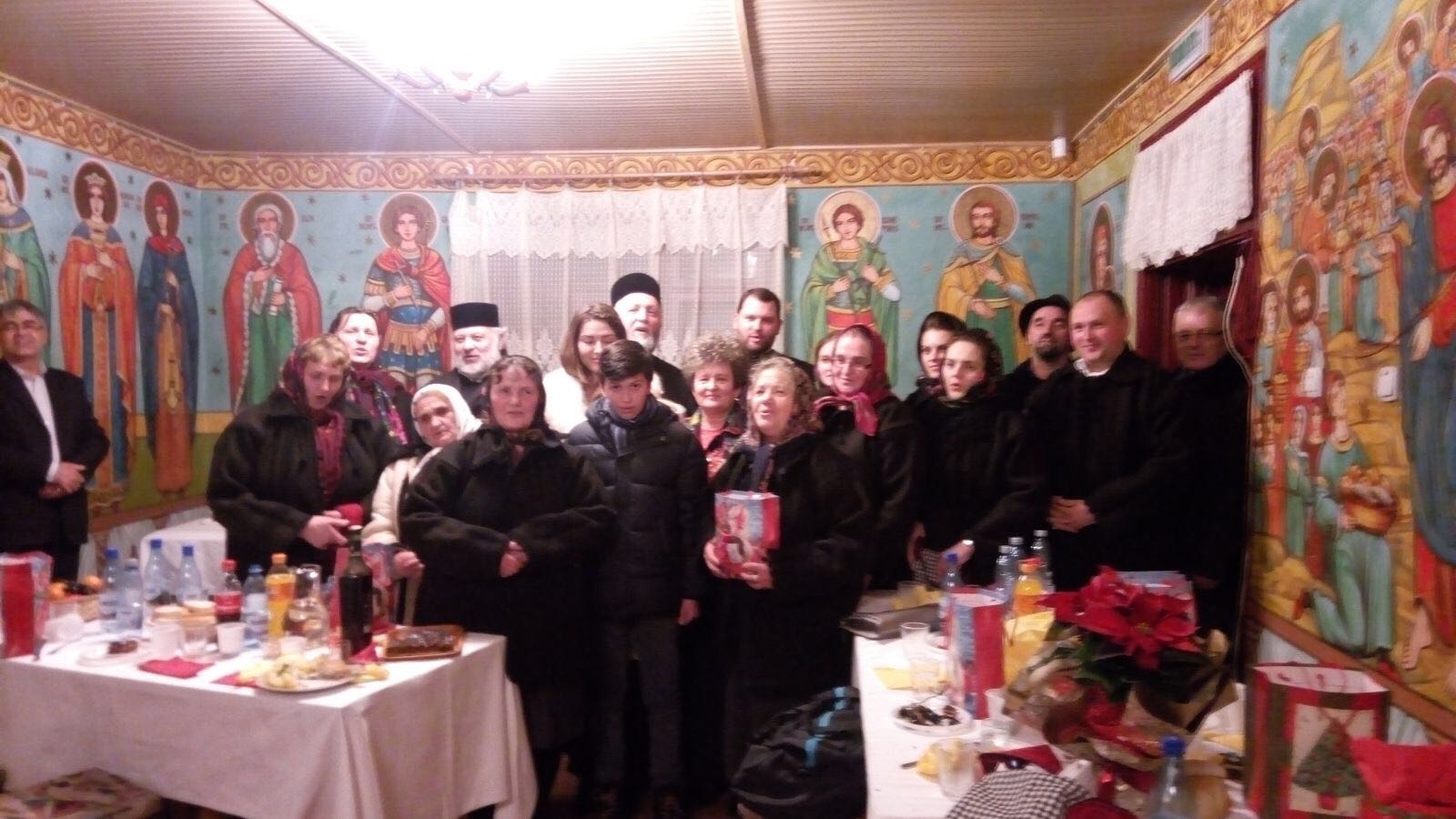 Sfântul Nicolae serbat de sute de credincioşi la poalele Cozlei