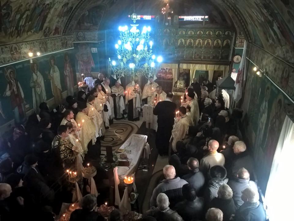 Părintele Costel Abiculesei, condus pe ultimul drum Părintele Costel Abiculesei, condus pe ultimul drum