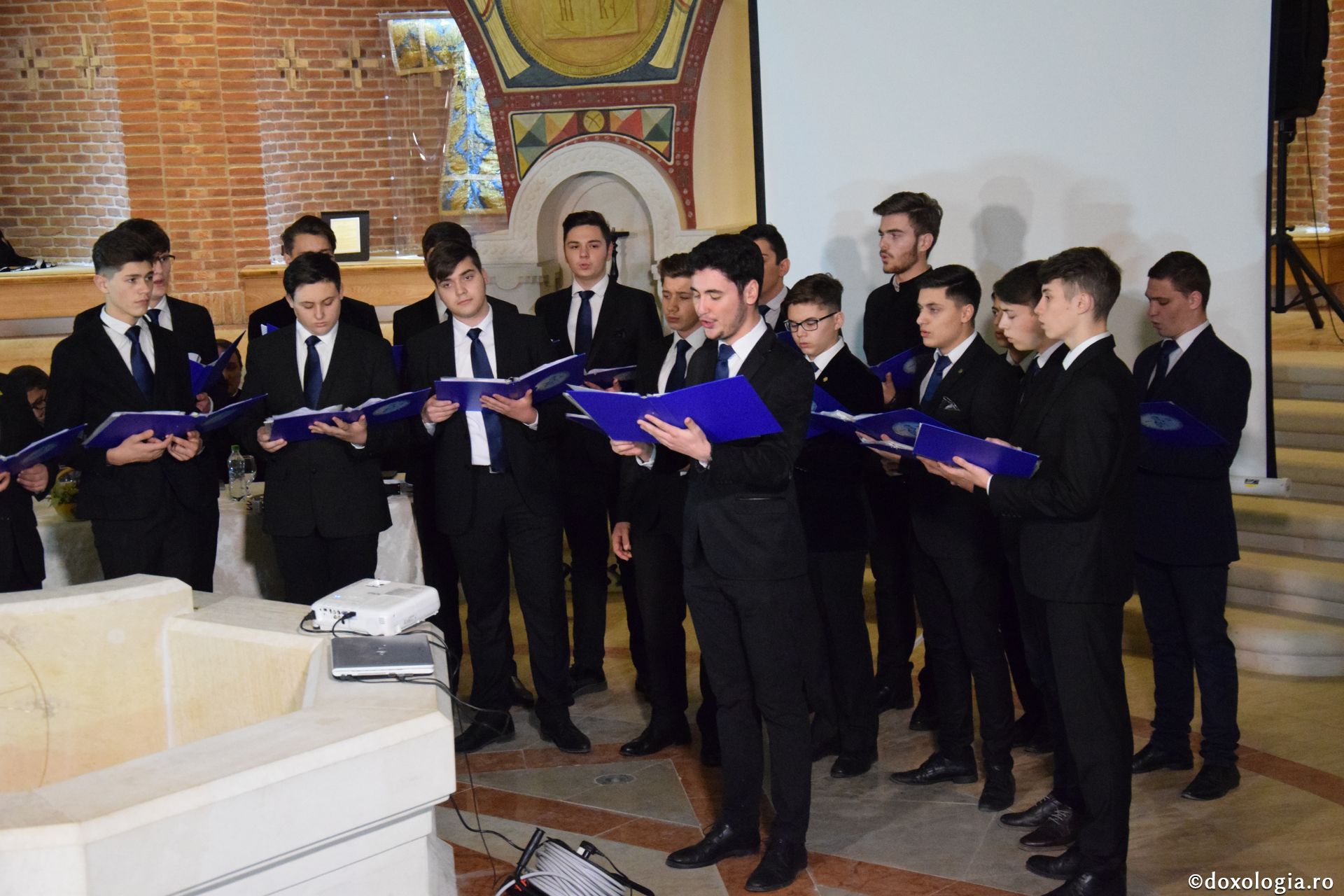 Foto: Ioana Stoian Lansare de carte despre clerici şi mireni mărturisitori din Arhiepiscopia Iașilor