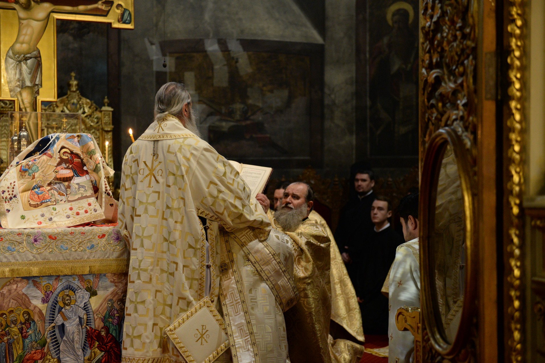 IPS Mitropolit Teofan: „Peştera Betleemului se defineşte prin simplitate, prin bunătate, prin onestitate, prin rugăciune”