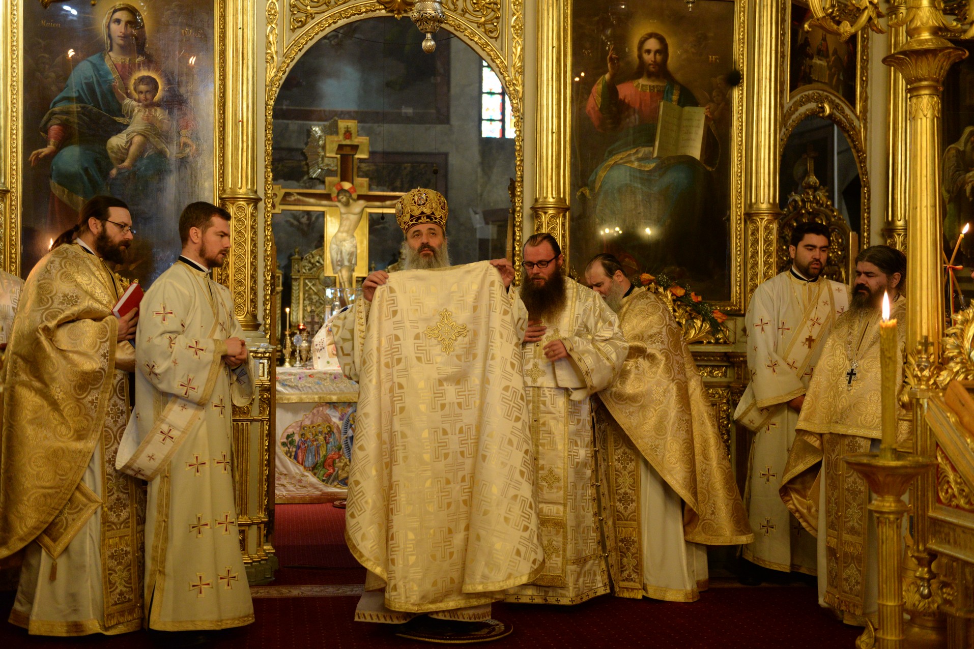 IPS Mitropolit Teofan: „Peştera Betleemului se defineşte prin simplitate, prin bunătate, prin onestitate, prin rugăciune”