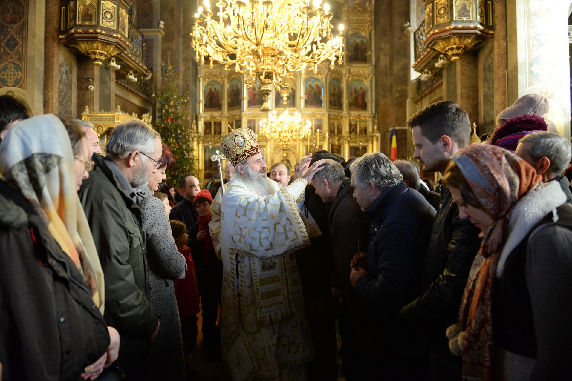 IPS Mitropolit Teofan: „Peştera Betleemului se defineşte prin simplitate, prin bunătate, prin onestitate, prin rugăciune”