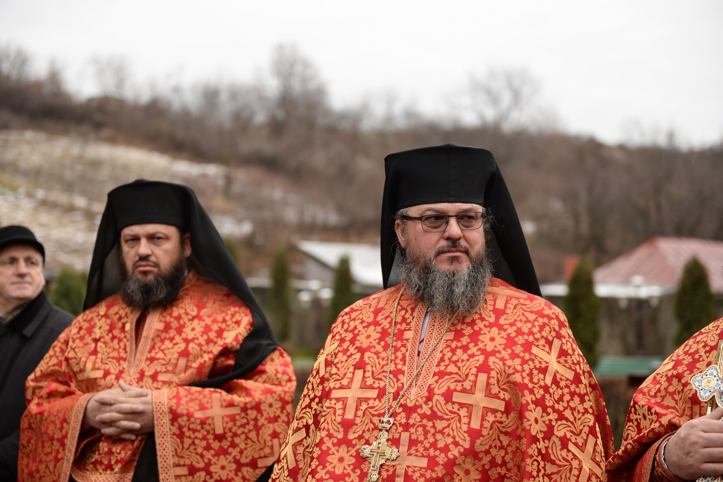 Foto: Constantin Comici Liturghie săvârșită de IPS Mitropolit Teofan la Mănăstirea Hlincea
