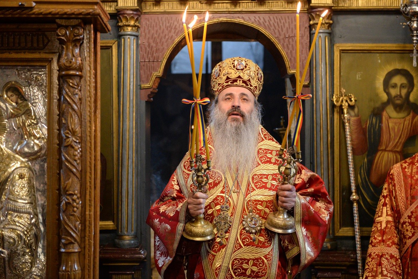 Foto: Constantin Comici Liturghie săvârșită de IPS Mitropolit Teofan la Mănăstirea Hlincea