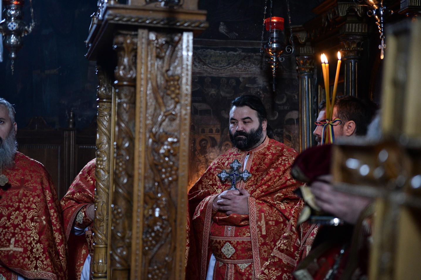 Foto: Constantin Comici Liturghie săvârșită de IPS Mitropolit Teofan la Mănăstirea Hlincea