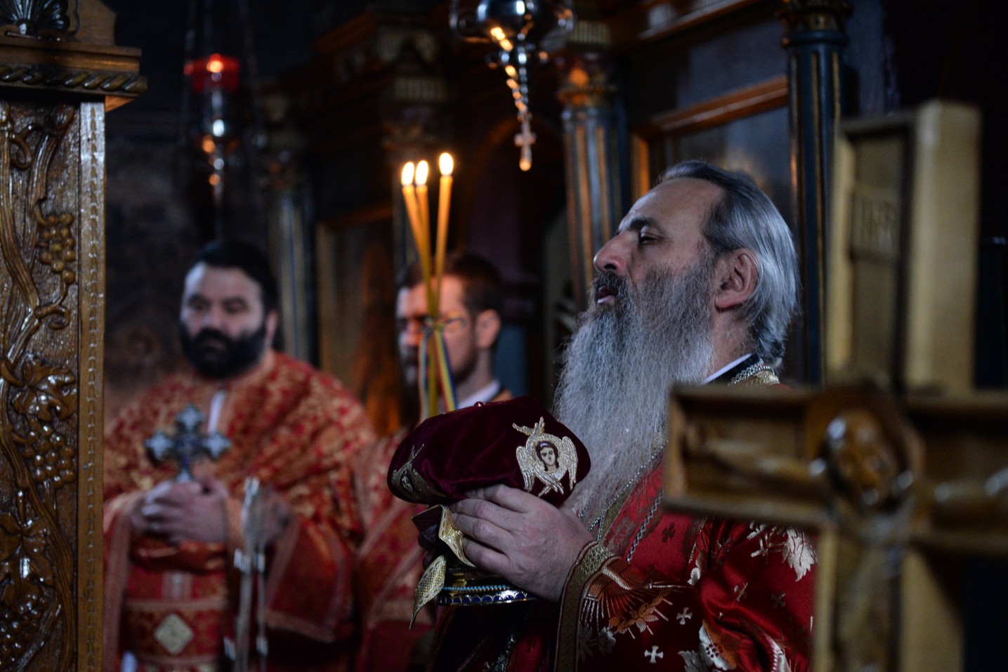 Foto: Constantin Comici Liturghie săvârșită de IPS Mitropolit Teofan la Mănăstirea Hlincea