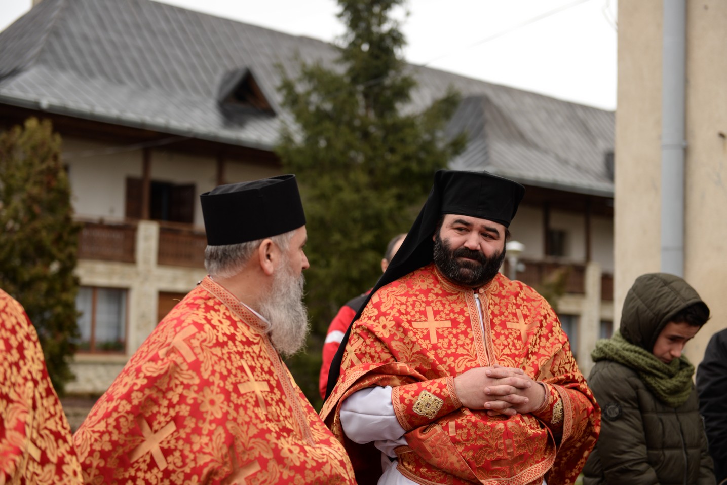 Foto: Constantin Comici Liturghie săvârșită de IPS Mitropolit Teofan la Mănăstirea Hlincea