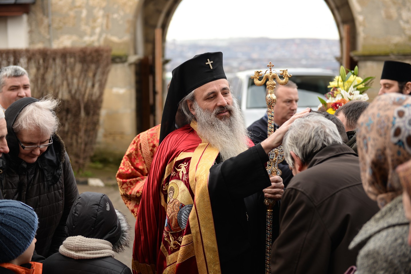 Foto: Constantin Comici Liturghie săvârșită de IPS Mitropolit Teofan la Mănăstirea Hlincea