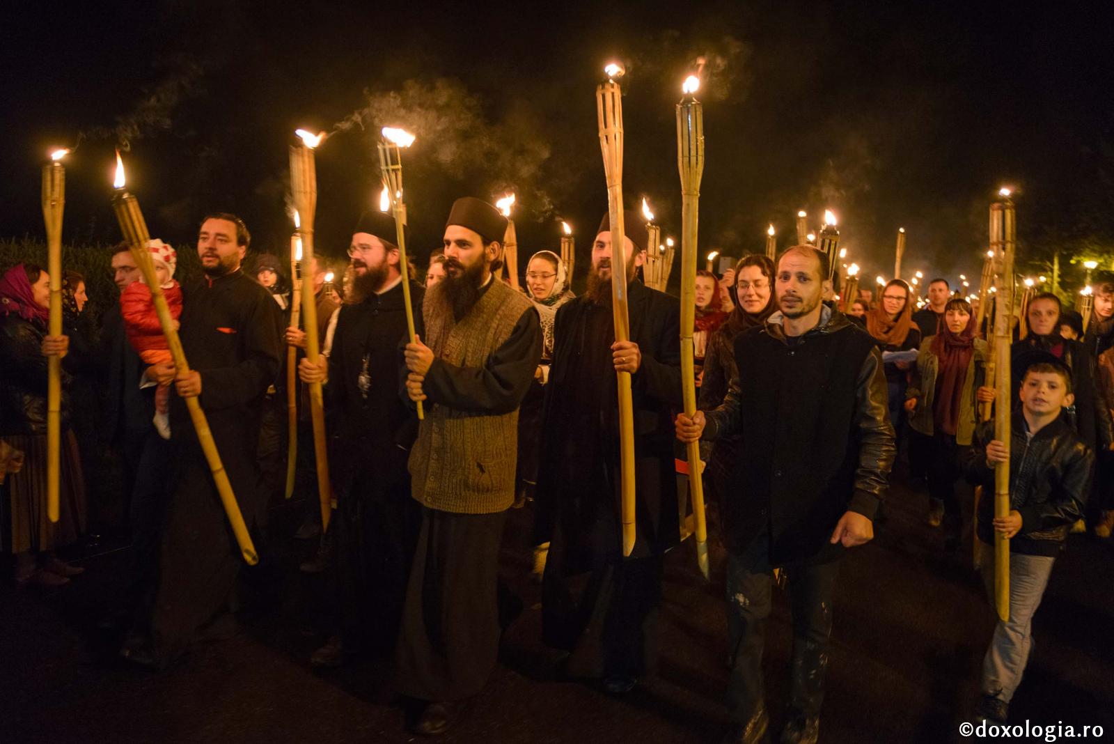 (Audio) „Dumnezeu știe dorul adânc al omului, dar și neputința lui!” - Arhim. Nichifor Horia