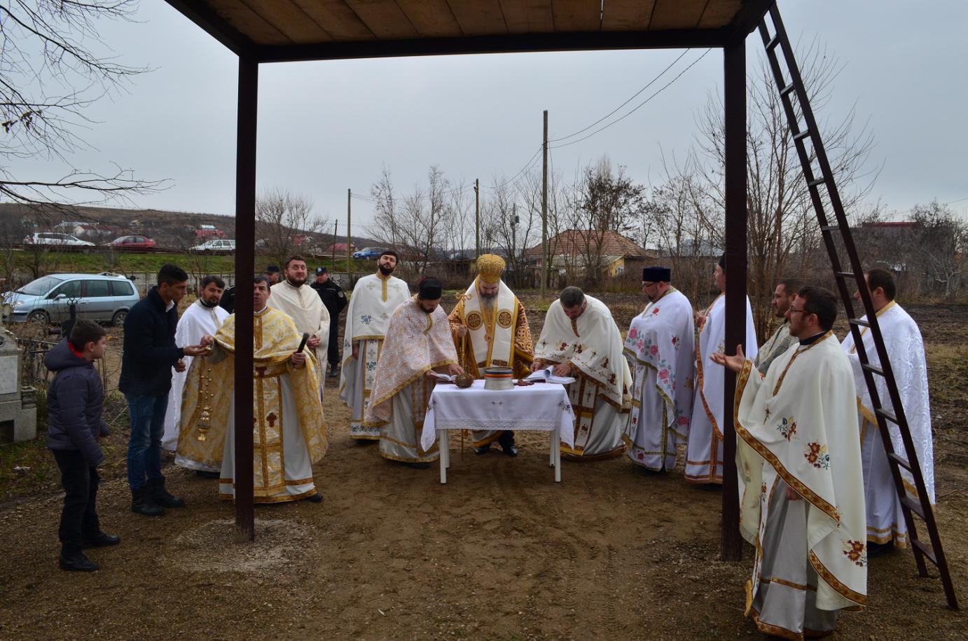 Clopotniţa Parohiei Murgeni, sfinţită de PS Ignatie
