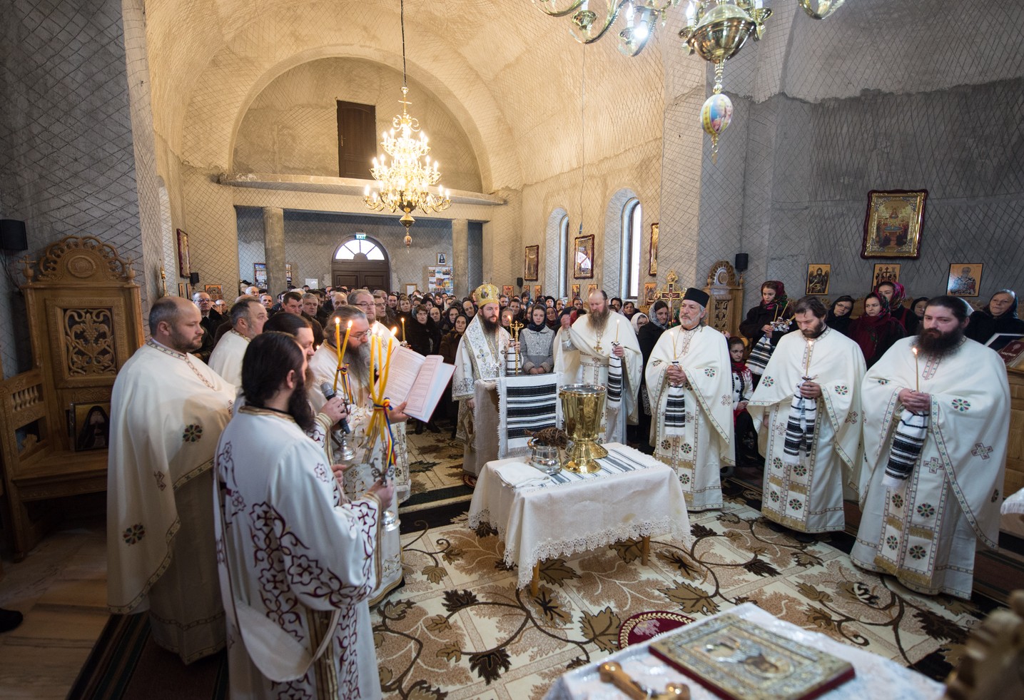 PS Damaschin Dorneanul, la Vicovu de Sus: „Biserica cea vie ține biserica de zid, nu invers”