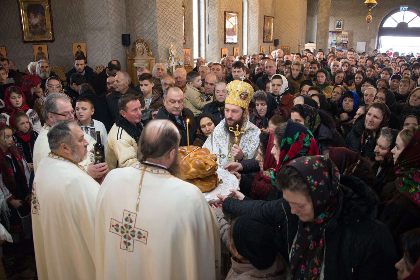 PS Damaschin Dorneanul, la Vicovu de Sus: „Biserica cea vie ține biserica de zid, nu invers”