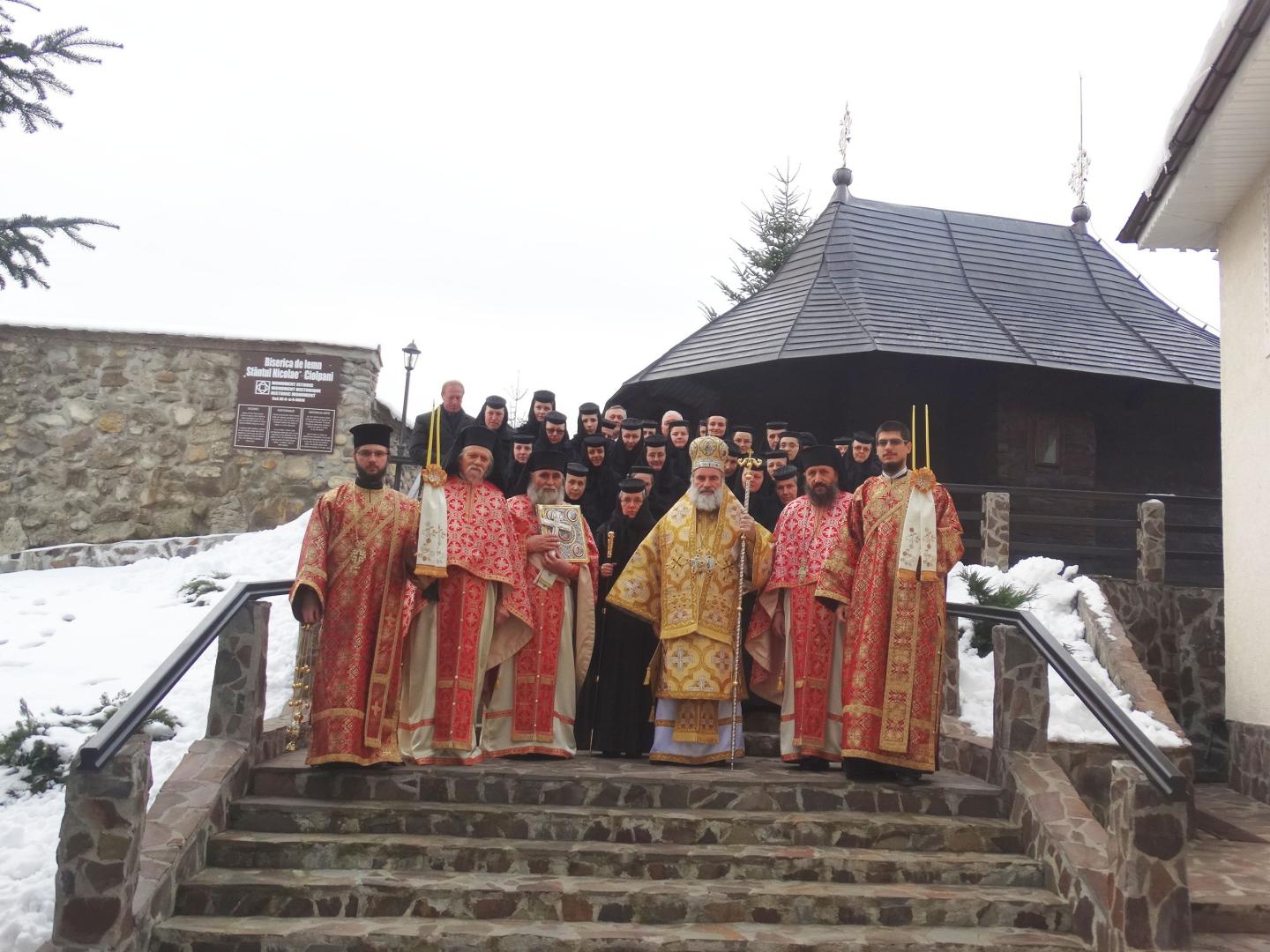IPS Ioachim a slujit la Mănăstirea Ciolpani din judeţul Bacău Liturghie arhierească la Mănăstirea Ciolpani