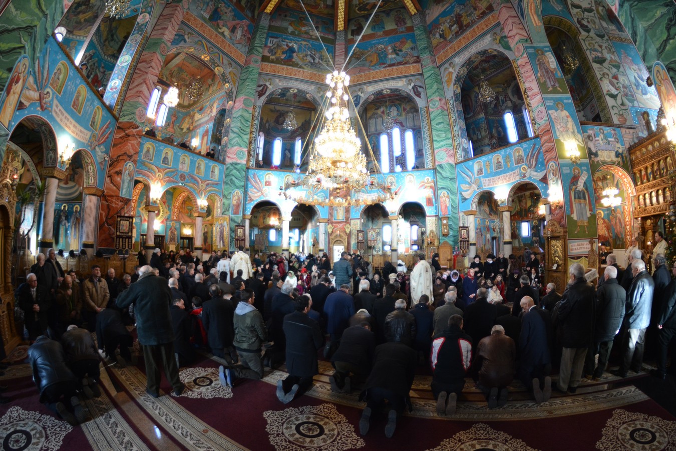 Milostenie pentru oamenii nevoiaşi, la Gura Humorului Milostenie pentru oamenii nevoiaşi, la Gura Humorului