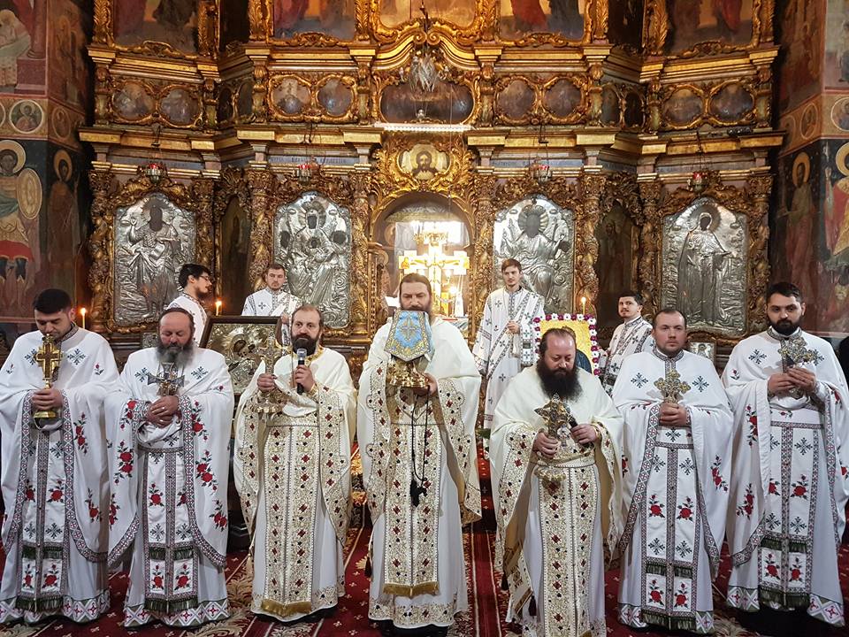 Sfântul Apostol Andrei, serbat la Catedrala Arhiepiscopală din Roman Sfântul Apostol Andrei, serbat la Catedrala Arhiepiscopală din Roman