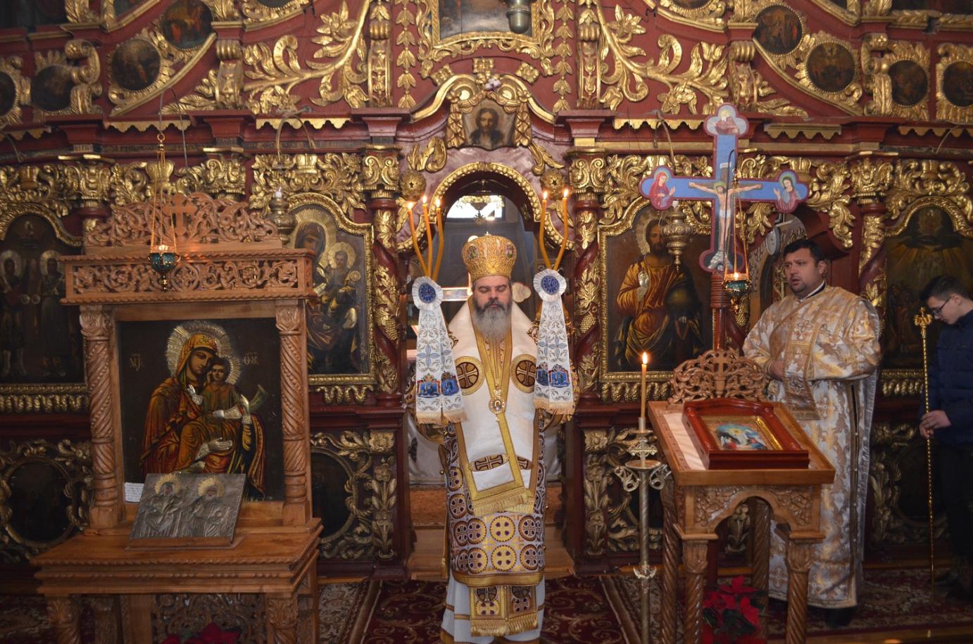 Slujire arhierească la Biserica „Înălţarea Domnului“ din Huşi