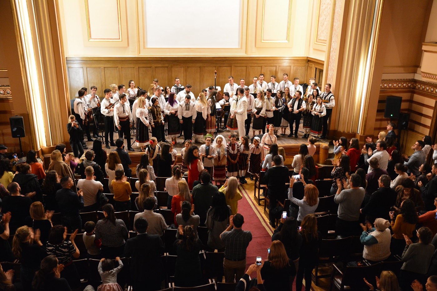 Spectacolul caritabil „Decembrie de poveste“