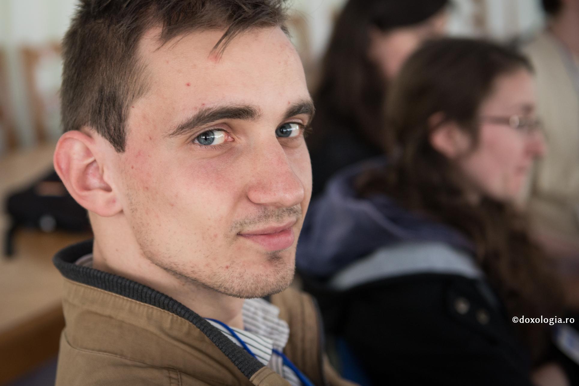 Dacă la palmă răspunzi cu celălalt obraz, e un început de dialog