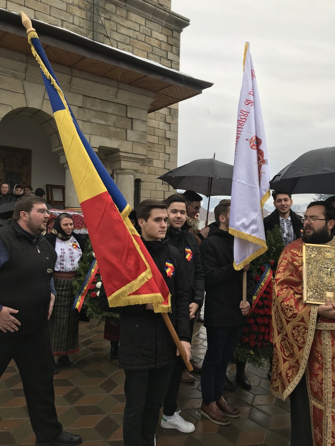 Activitate misionară a voluntarilor Colegiului „Sfântul Nicolae” în Parohia Oituz Activitate misionară a voluntarilor Colegiului „Sfântul Nicolae” în Parohia Oituz