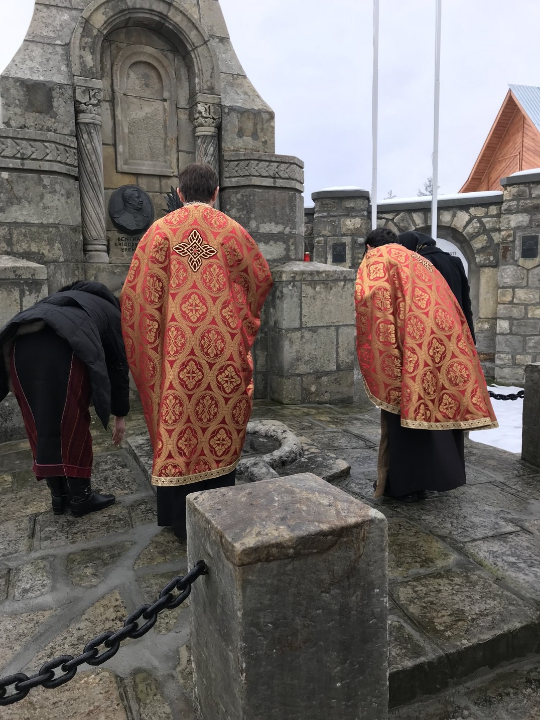 Activitate misionară a voluntarilor Colegiului „Sfântul Nicolae” în Parohia Oituz Activitate misionară a voluntarilor Colegiului „Sfântul Nicolae” în Parohia Oituz