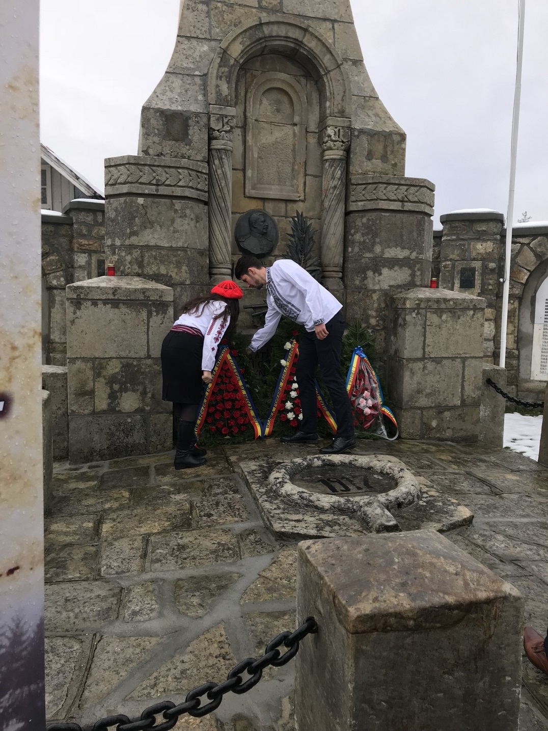 Activitate misionară a voluntarilor Colegiului „Sfântul Nicolae” în Parohia Oituz Activitate misionară a voluntarilor Colegiului „Sfântul Nicolae” în Parohia Oituz
