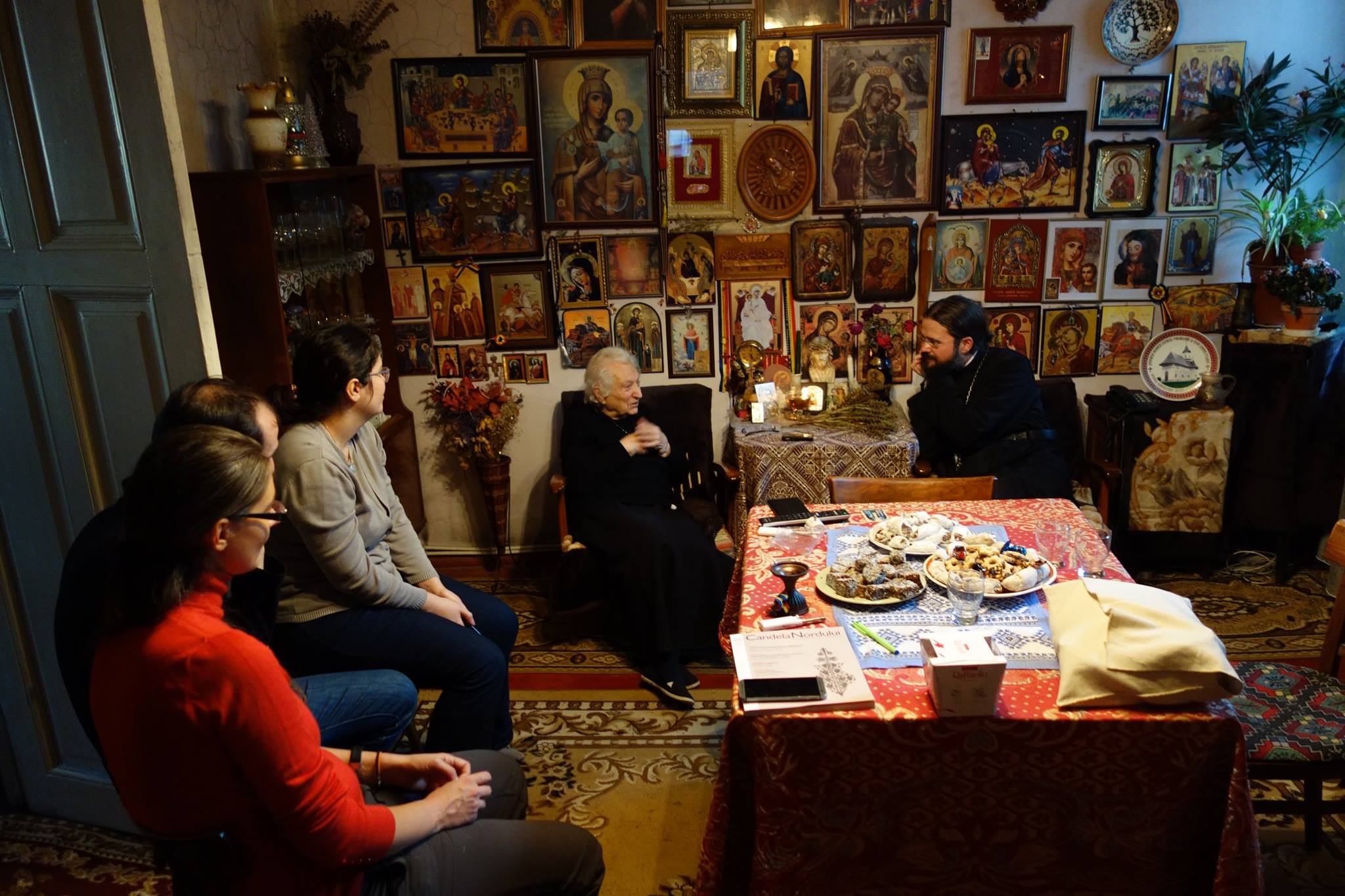 „Nu mă lăsa, Doamne, să cad din braţele Tale!” – de vorbă cu doamna Aspazia Oţel Petrescu