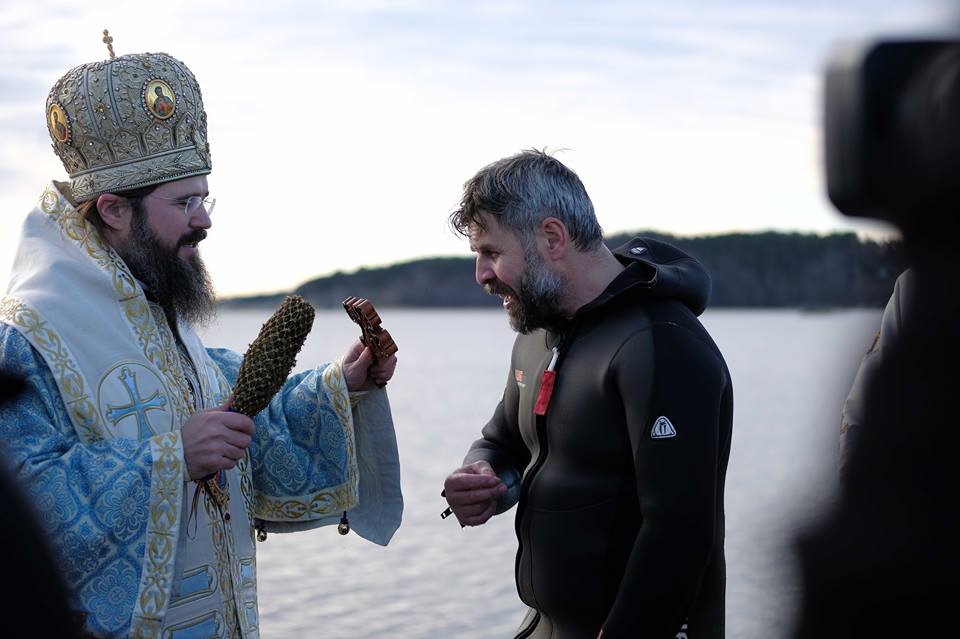 Preasfințitul Macarie Drăgoi: „Noi cufundăm Sfânta Cruce în apele Mării Nordului nu doar pentru noi, ci pentru a aduce și aici binecuvântarea și puterea lui Dumnezeu”