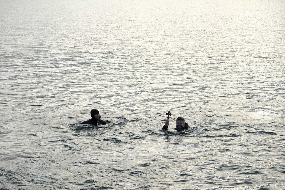 Preasfințitul Macarie Drăgoi: „Noi cufundăm Sfânta Cruce în apele Mării Nordului nu doar pentru noi, ci pentru a aduce și aici binecuvântarea și puterea lui Dumnezeu”