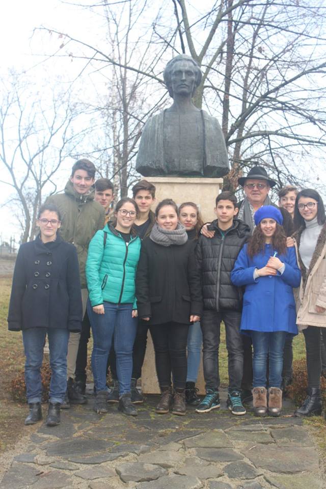 Copiii aşezământului din Rădăuţi, pe urmele poetului Mihai Eminescu Copiii aşezământului din Rădăuţi, pe urmele poetului Mihai Eminescu