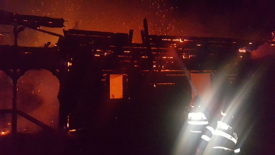 Biserica din Suha-Mălini a ars într-un incendiu