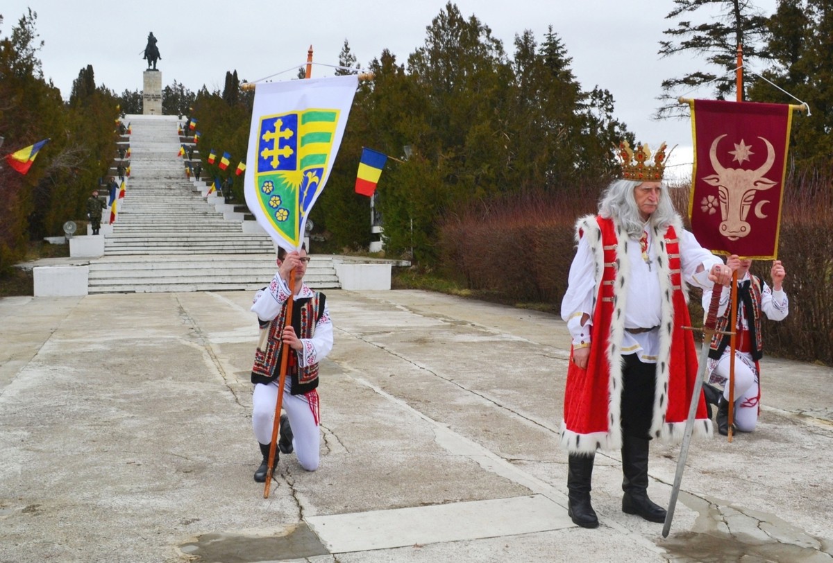 Ceremonie religioasă şi militară la Podu Înalt, judeţul Vaslui