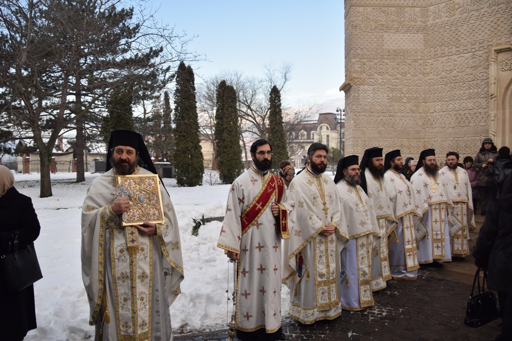 Liturghie arhierească la hramul Mănăstirii „Sfinţii Trei Ierarhi“ din Iaşi