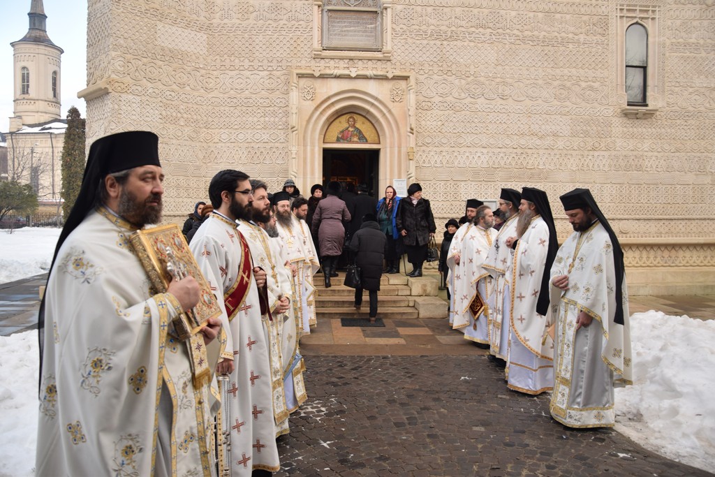 Liturghie arhierească la hramul Mănăstirii „Sfinţii Trei Ierarhi“ din Iaşi