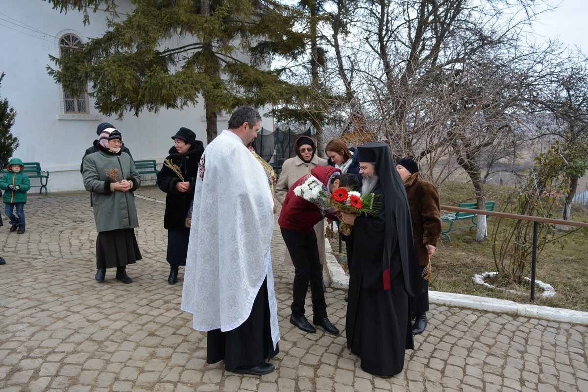 Liturghie arhierească în oraşul Negreşti, judeţul Vaslui