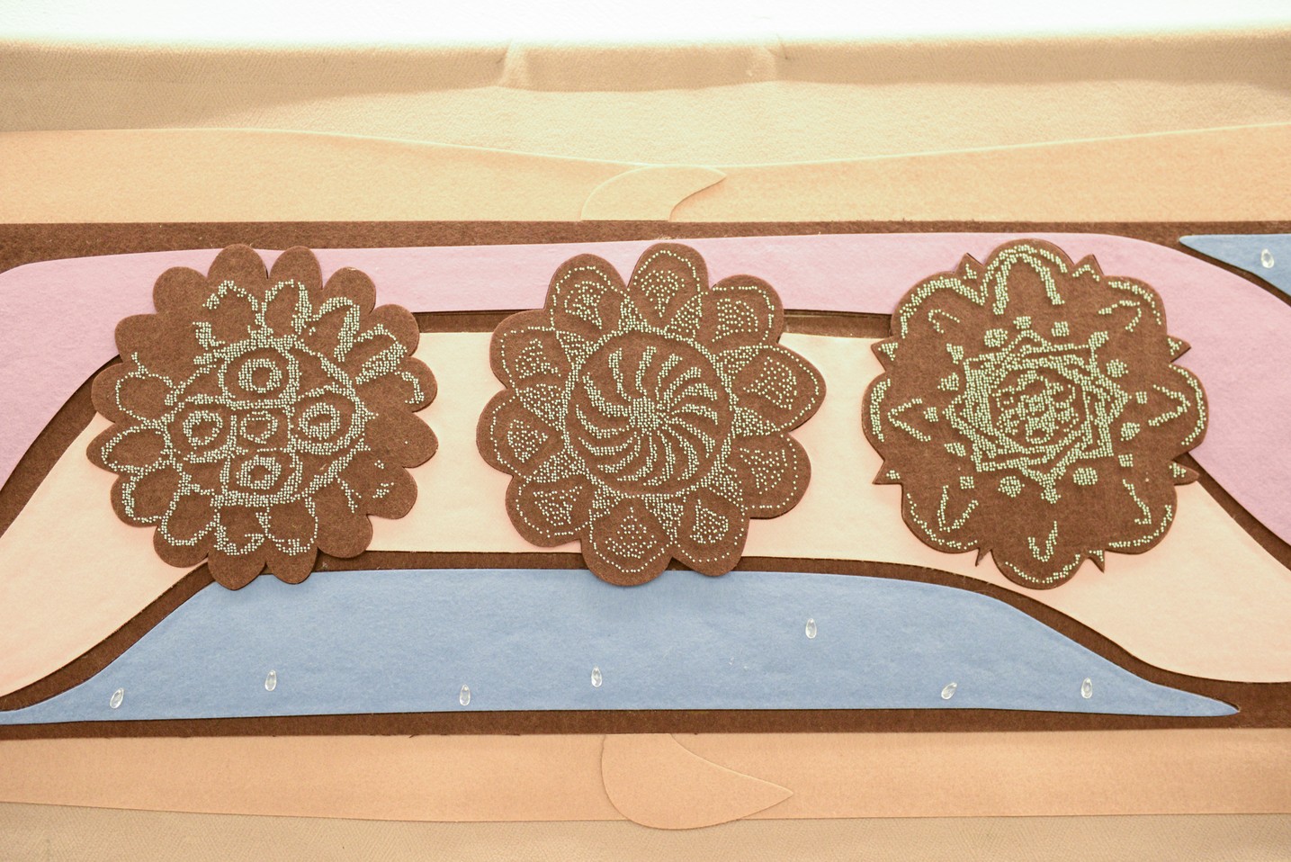 Expoziție de artă textilă la Muzeul Mitropolitan din Iași: „Interferențe” Expoziție de artă textilă la Muzeul Mitropolitan din Iași: „Interferențe”