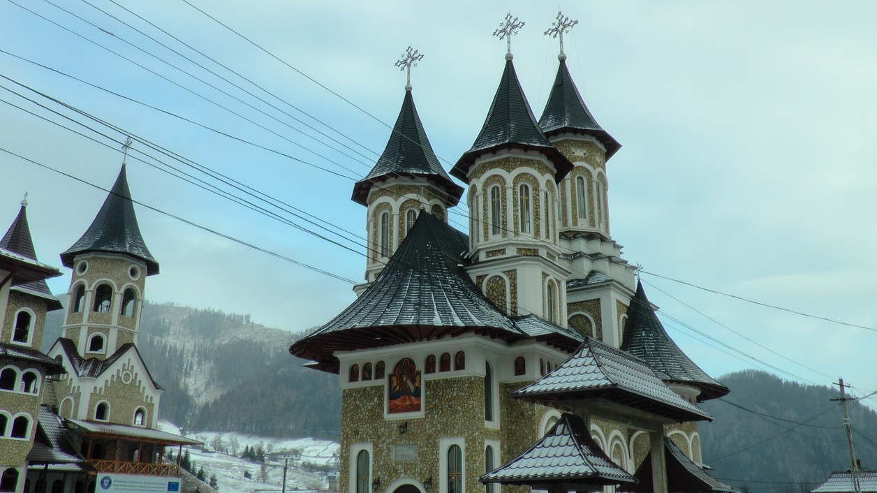 Biserica Parohiei Pojorâta II şi-a sărbătorit ocrotitorul