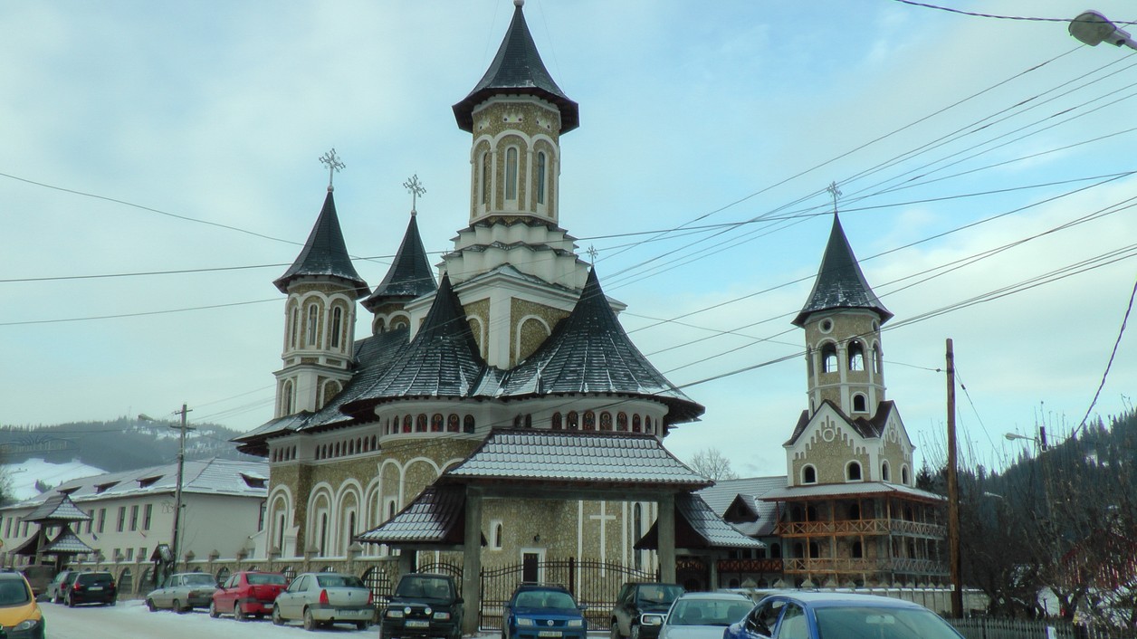 Biserica Parohiei Pojorâta II şi-a sărbătorit ocrotitorul