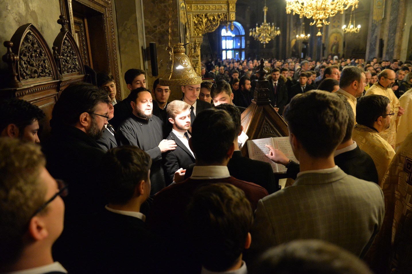 Sfinții Trei Ierarhi i-au reunit în rugăciune pe studenții teologi și pe seminariștii ieșeni