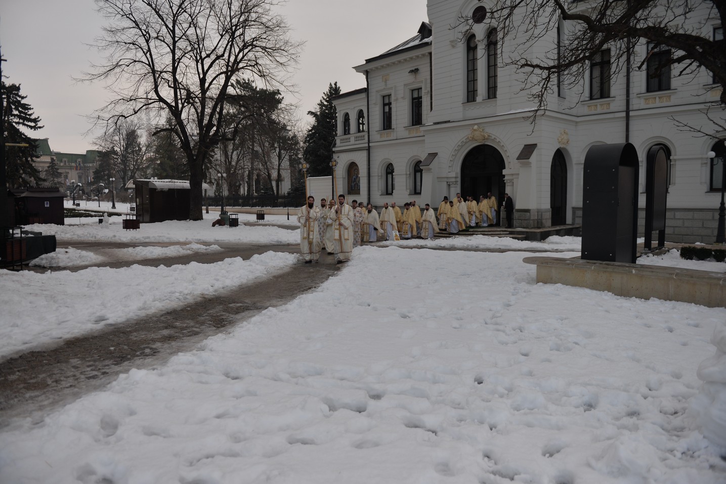 Sfinții Trei Ierarhi i-au reunit în rugăciune pe studenții teologi și pe seminariștii ieșeni