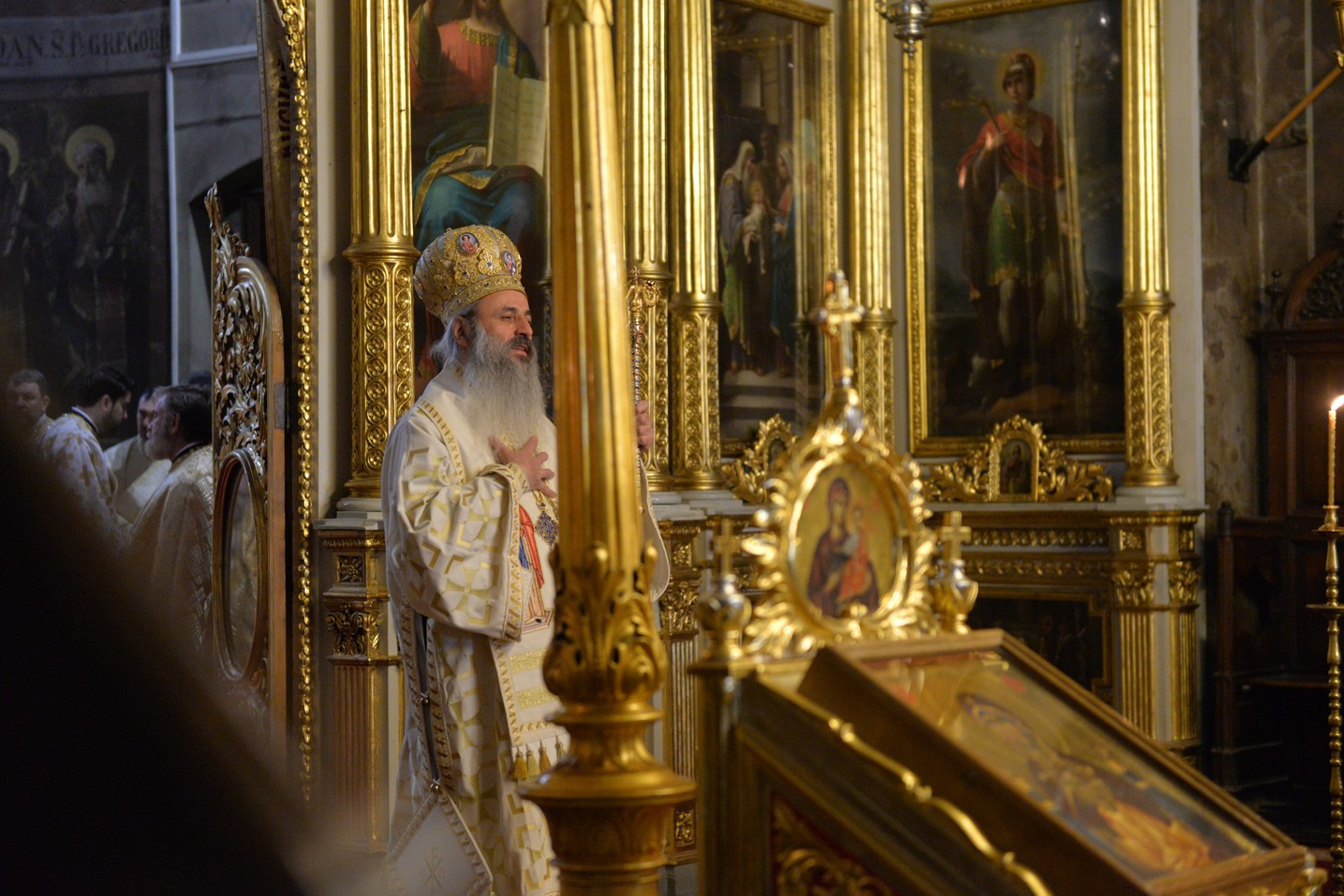 Sfinții Trei Ierarhi i-au reunit în rugăciune pe studenții teologi și pe seminariștii ieșeni