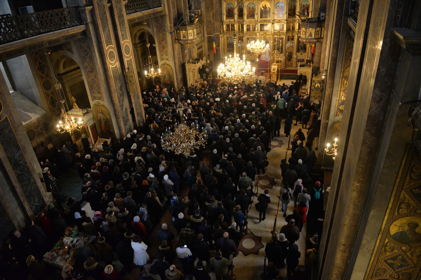 Sfinții Trei Ierarhi i-au reunit în rugăciune pe studenții teologi și pe seminariștii ieșeni