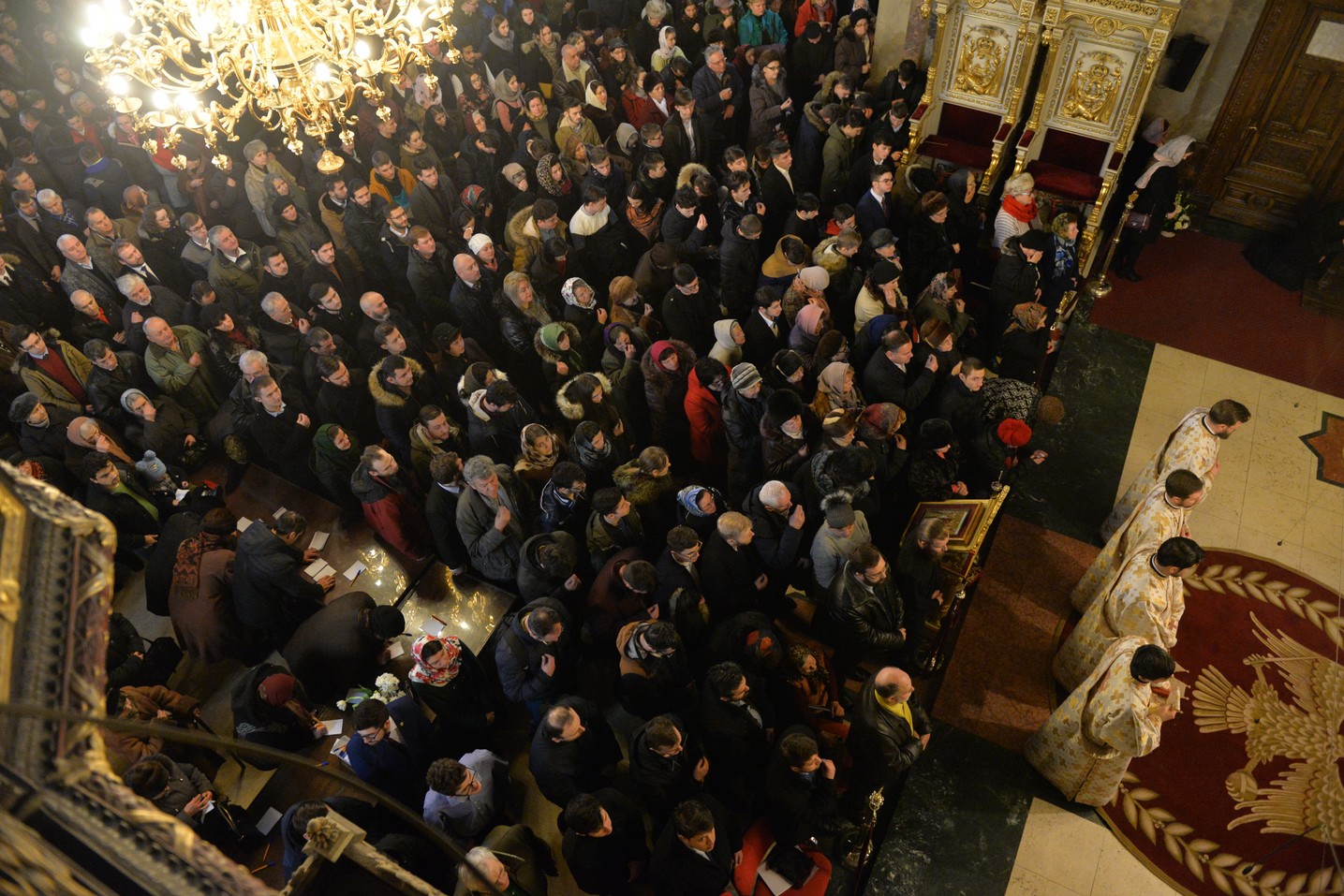 Sfinții Trei Ierarhi i-au reunit în rugăciune pe studenții teologi și pe seminariștii ieșeni