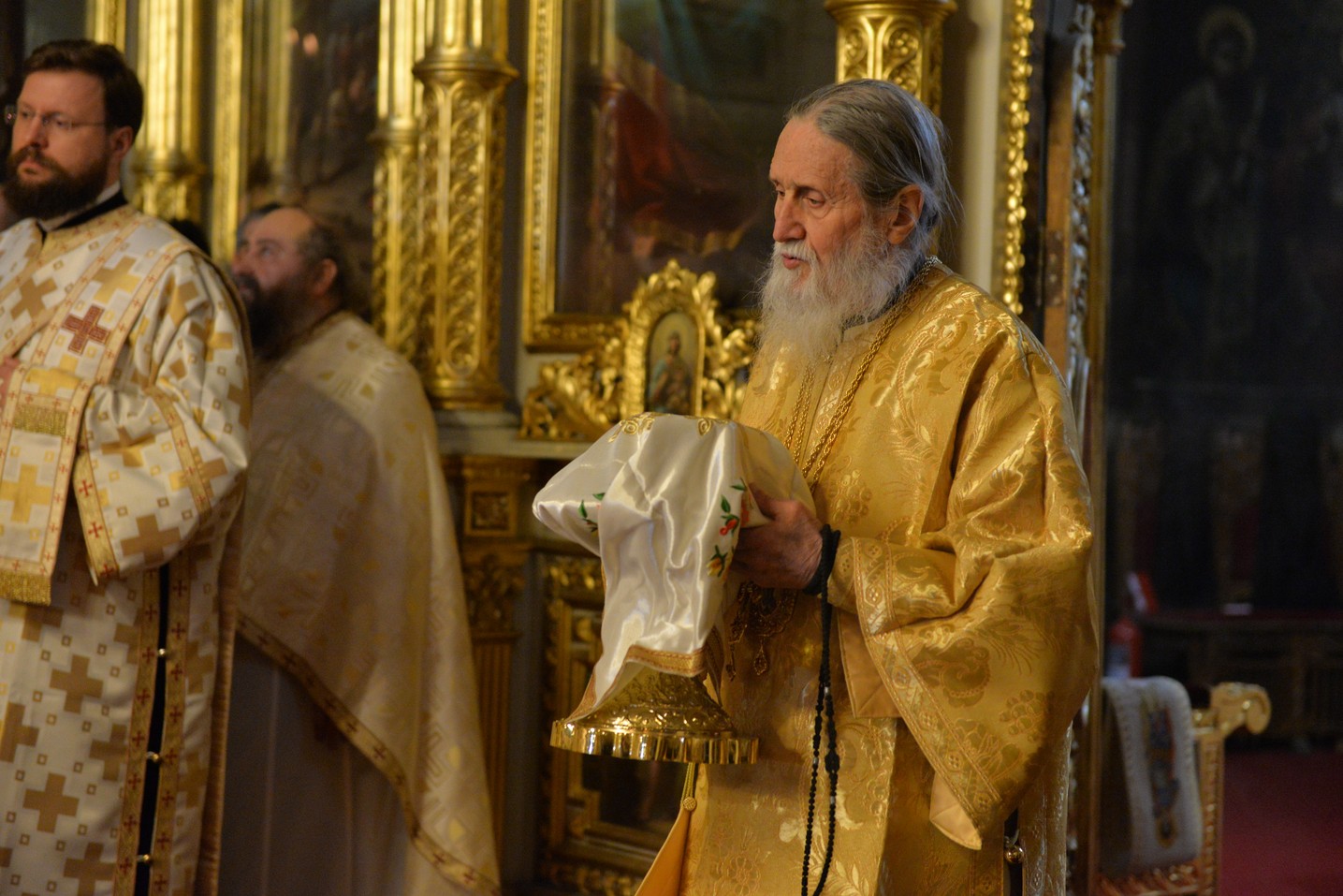 Sfinții Trei Ierarhi i-au reunit în rugăciune pe studenții teologi și pe seminariștii ieșeni