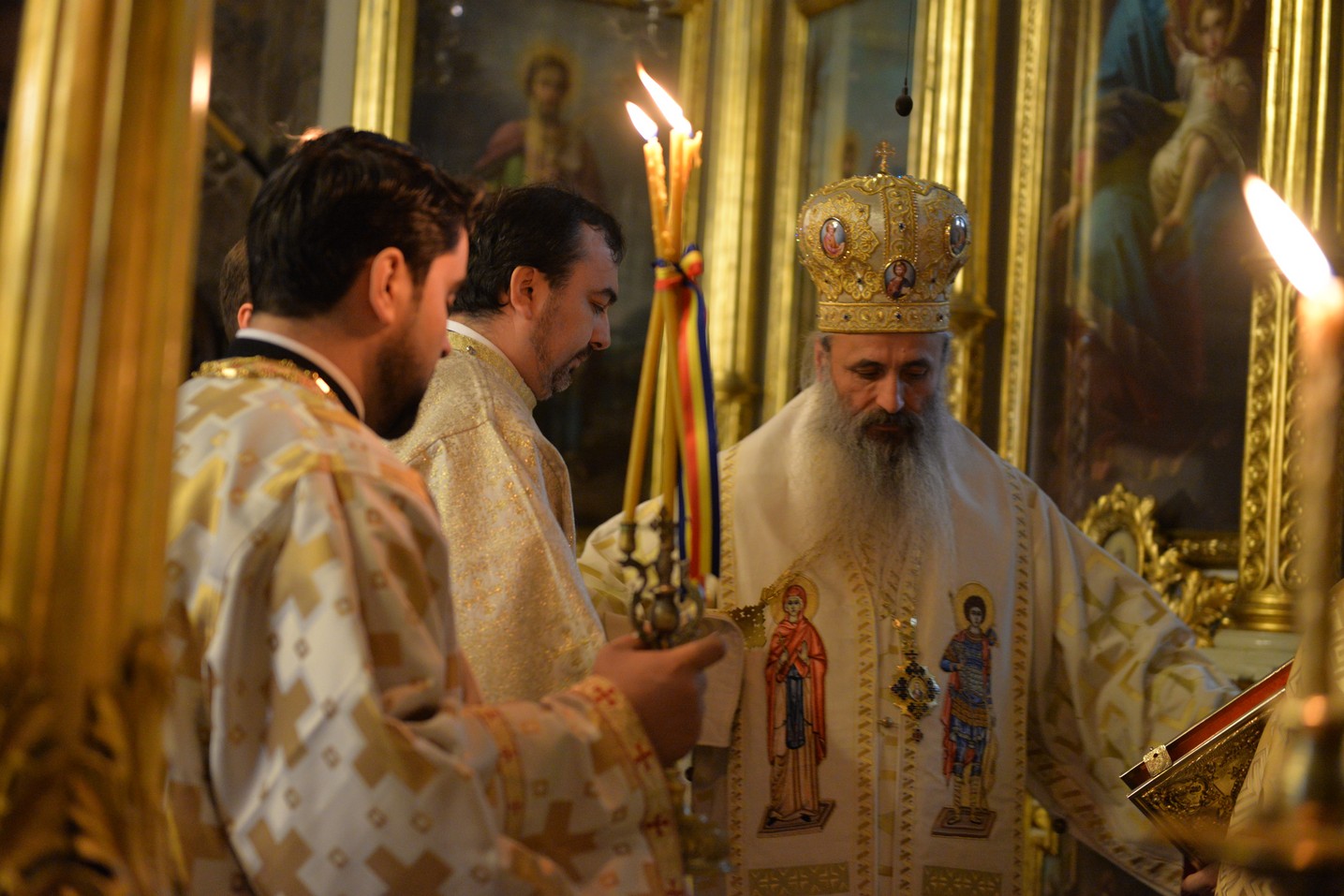 Sfinții Trei Ierarhi i-au reunit în rugăciune pe studenții teologi și pe seminariștii ieșeni