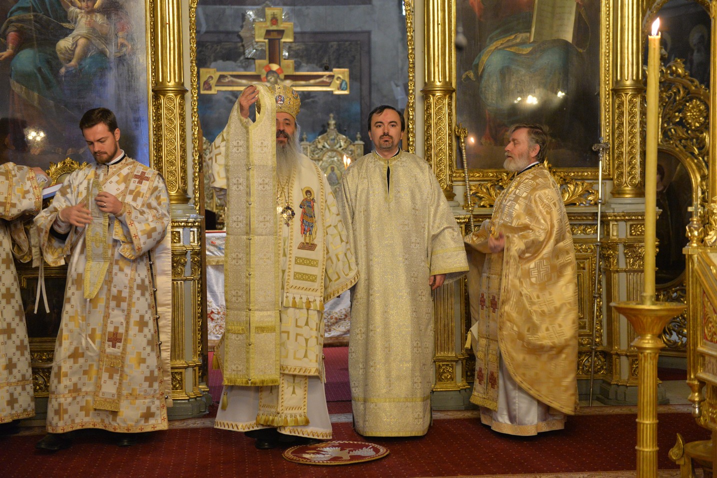 Sfinții Trei Ierarhi i-au reunit în rugăciune pe studenții teologi și pe seminariștii ieșeni