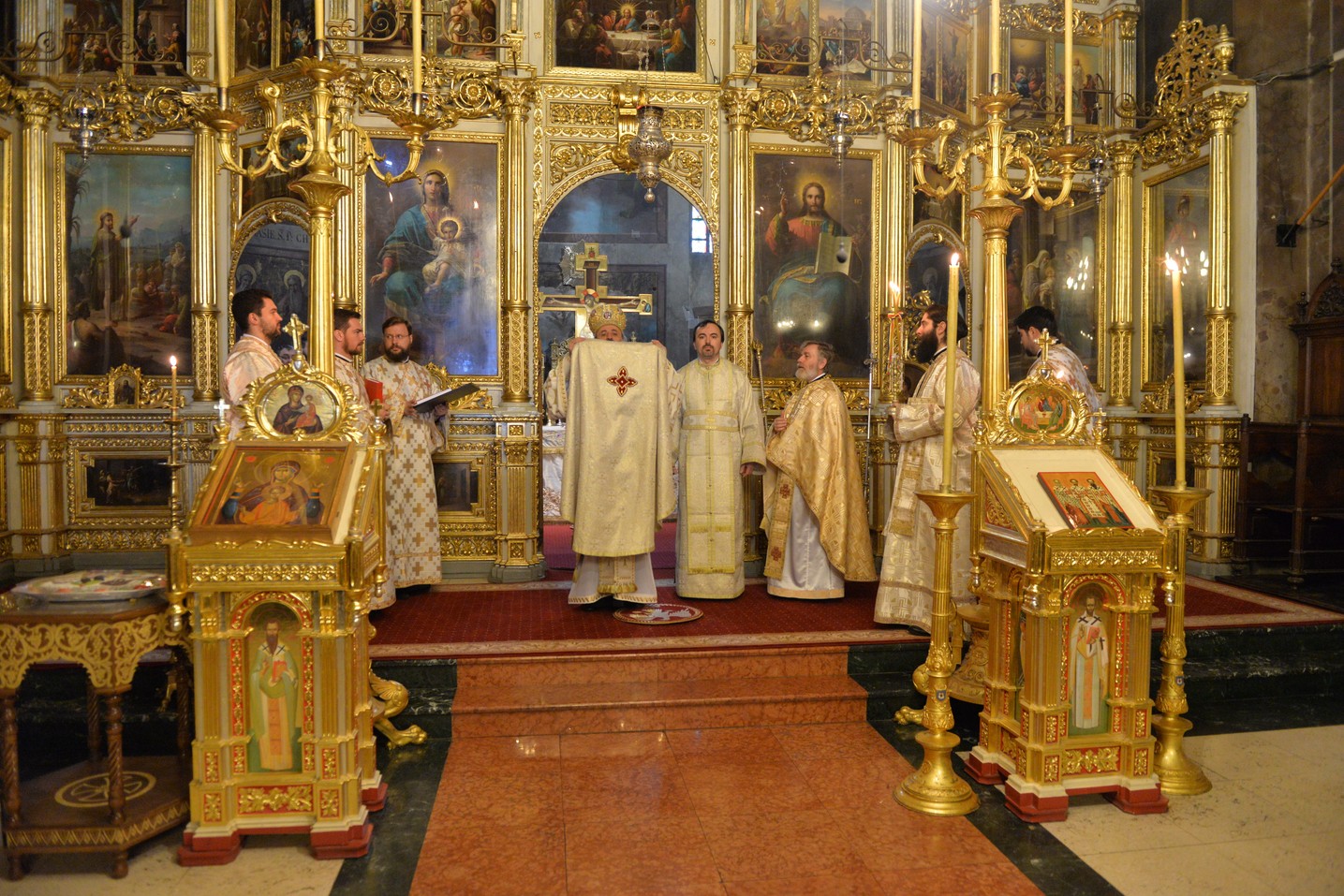 Sfinții Trei Ierarhi i-au reunit în rugăciune pe studenții teologi și pe seminariștii ieșeni